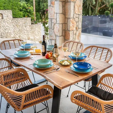 Luxury Ora I Agia Efimia